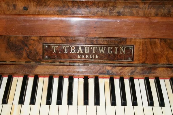 Продам старинное немецкое пианино 4